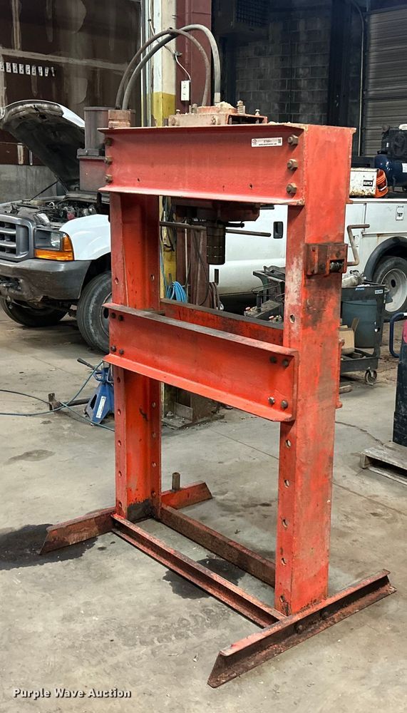 image for item ET6841 F.A. Nugier H60-7 hydraulic press