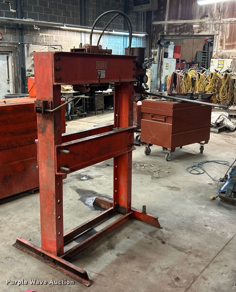 image for item ET6841 F.A. Nugier H60-7 hydraulic press