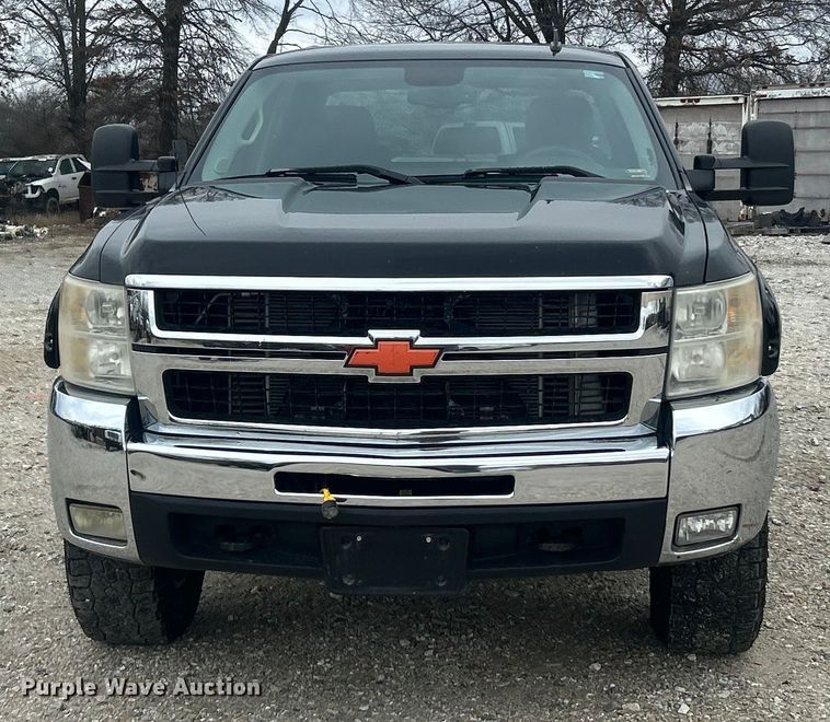 image for item ET6845 2009 Chevrolet Silverado 2500HD LT Crew Cab pickup truck
