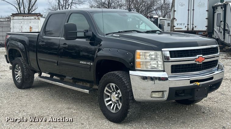 image for item ET6845 2009 Chevrolet Silverado 2500HD LT Crew Cab pickup truck
