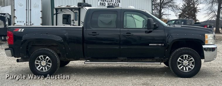 image for item ET6845 2009 Chevrolet Silverado 2500HD LT Crew Cab pickup truck