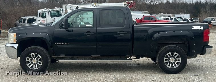 image for item ET6845 2009 Chevrolet Silverado 2500HD LT Crew Cab pickup truck