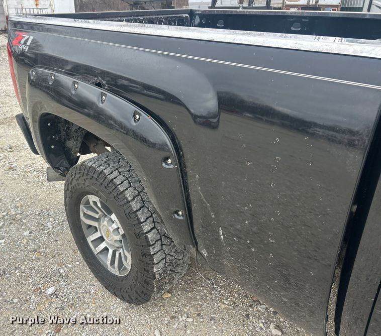 image for item ET6845 2009 Chevrolet Silverado 2500HD LT Crew Cab pickup truck