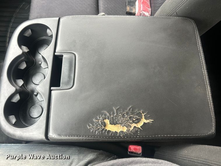 image for item ET6845 2009 Chevrolet Silverado 2500HD LT Crew Cab pickup truck