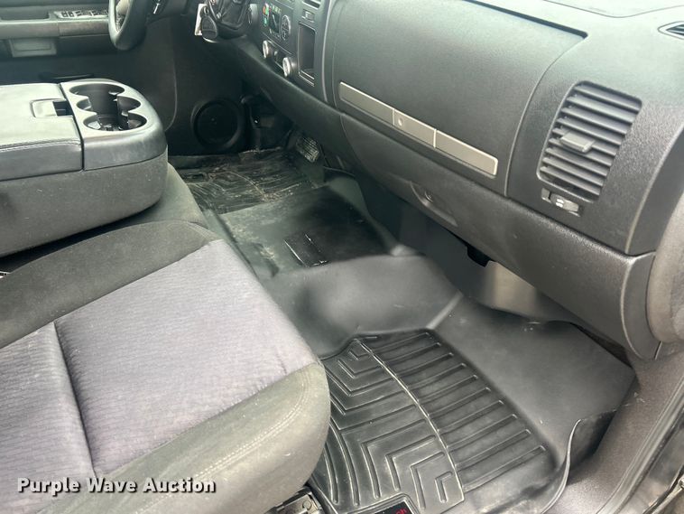 image for item ET6845 2009 Chevrolet Silverado 2500HD LT Crew Cab pickup truck