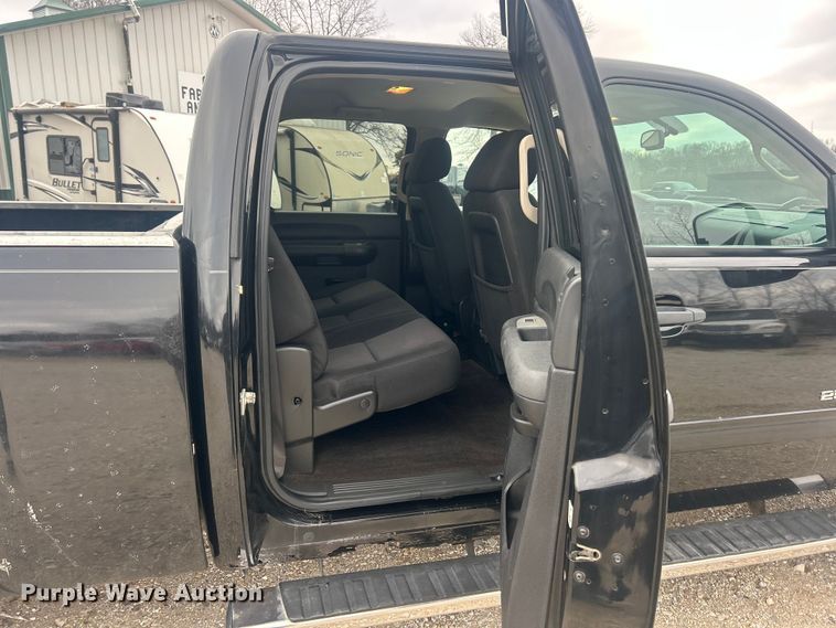 image for item ET6845 2009 Chevrolet Silverado 2500HD LT Crew Cab pickup truck