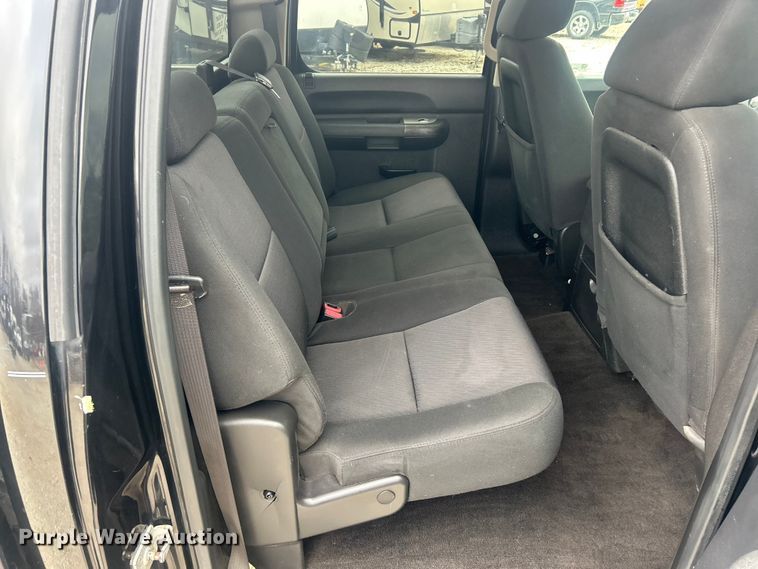 image for item ET6845 2009 Chevrolet Silverado 2500HD LT Crew Cab pickup truck