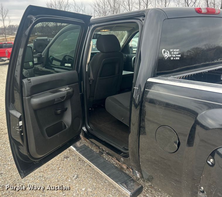 image for item ET6845 2009 Chevrolet Silverado 2500HD LT Crew Cab pickup truck