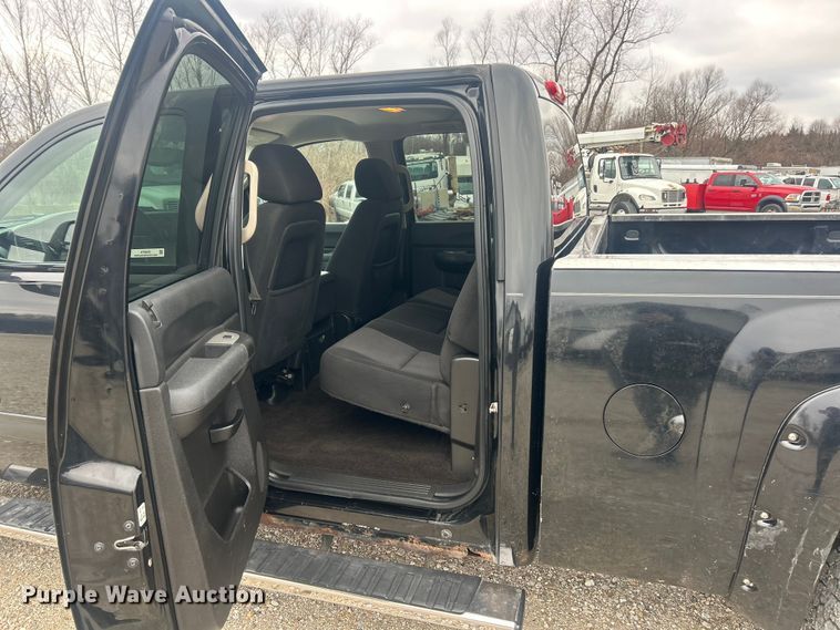 image for item ET6845 2009 Chevrolet Silverado 2500HD LT Crew Cab pickup truck