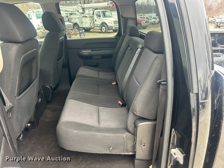 image for item ET6845 2009 Chevrolet Silverado 2500HD LT Crew Cab pickup truck