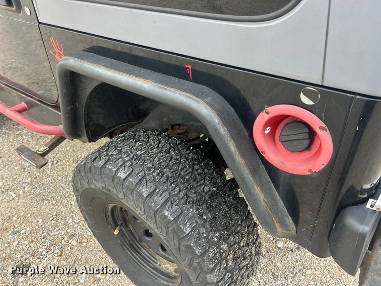 image for item ET6846 2005 Jeep Wrangler Sport SUV