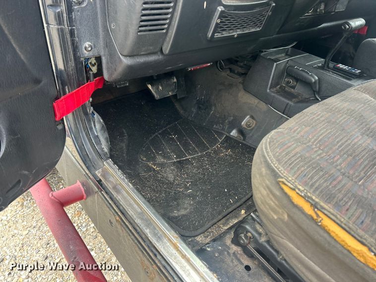 image for item ET6846 2005 Jeep Wrangler Sport SUV