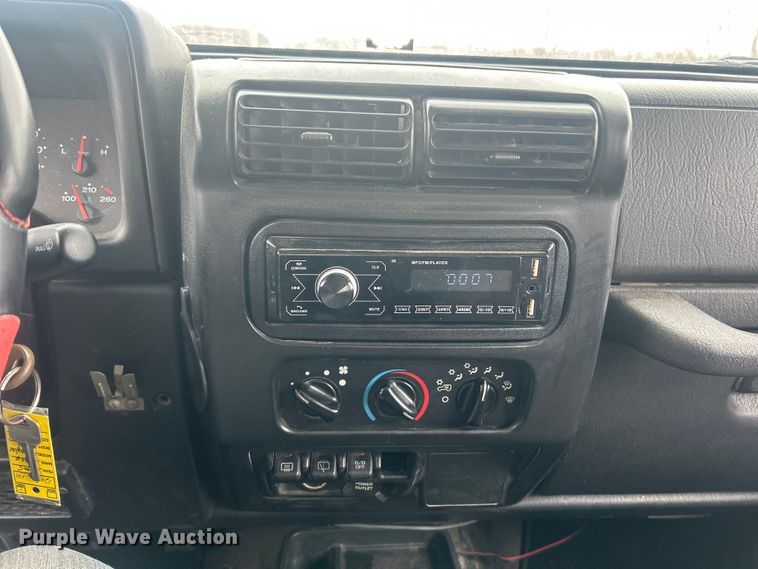 image for item ET6846 2005 Jeep Wrangler Sport SUV