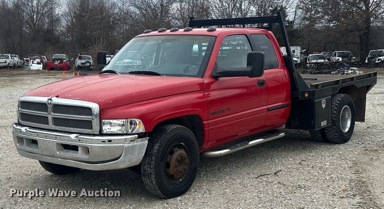 image for item ET6850 2000 Dodge Ram 3500 Ext. Cab flatbed pickup truck