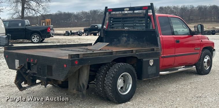 image for item ET6850 2000 Dodge Ram 3500 Ext. Cab flatbed pickup truck