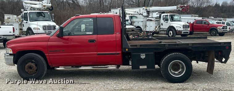 image for item ET6850 2000 Dodge Ram 3500 Ext. Cab flatbed pickup truck