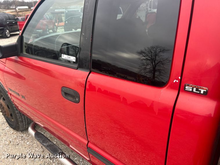 image for item ET6850 2000 Dodge Ram 3500 Ext. Cab flatbed pickup truck