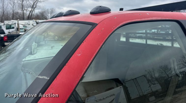 image for item ET6850 2000 Dodge Ram 3500 Ext. Cab flatbed pickup truck