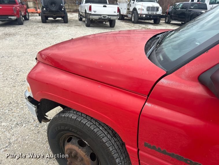 image for item ET6850 2000 Dodge Ram 3500 Ext. Cab flatbed pickup truck