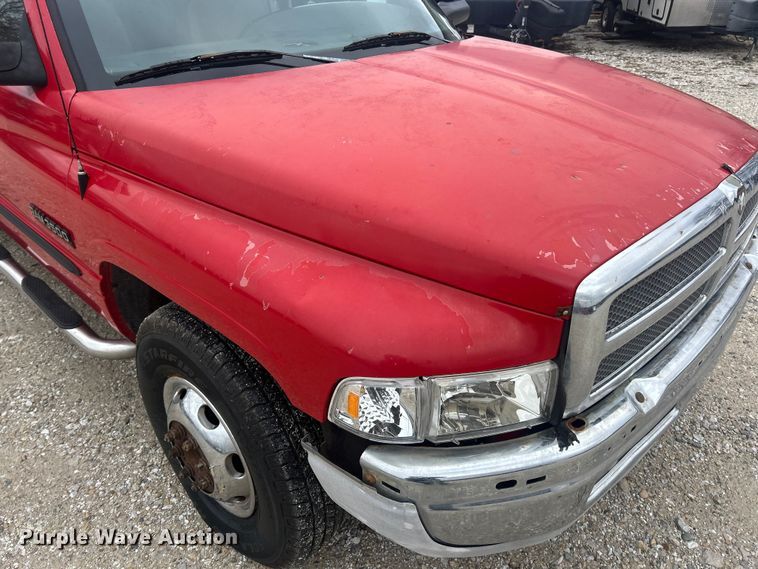 image for item ET6850 2000 Dodge Ram 3500 Ext. Cab flatbed pickup truck