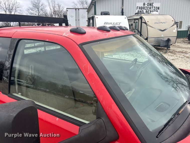 image for item ET6850 2000 Dodge Ram 3500 Ext. Cab flatbed pickup truck