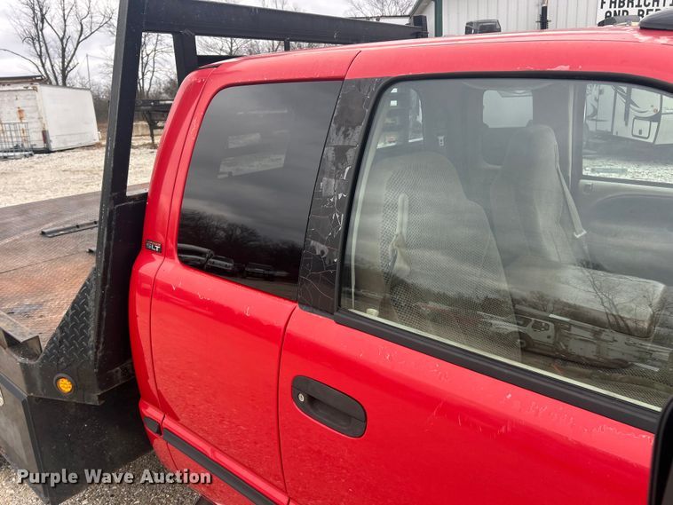 image for item ET6850 2000 Dodge Ram 3500 Ext. Cab flatbed pickup truck