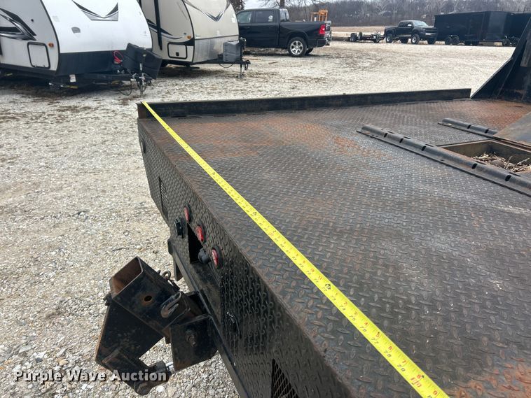 image for item ET6850 2000 Dodge Ram 3500 Ext. Cab flatbed pickup truck