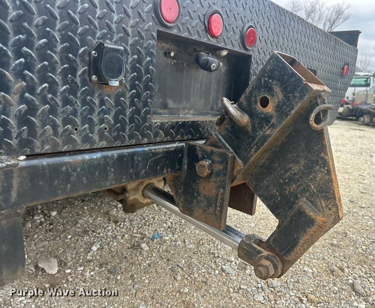 image for item ET6850 2000 Dodge Ram 3500 Ext. Cab flatbed pickup truck