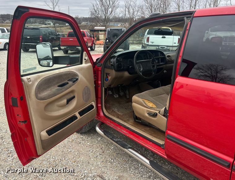 image for item ET6850 2000 Dodge Ram 3500 Ext. Cab flatbed pickup truck