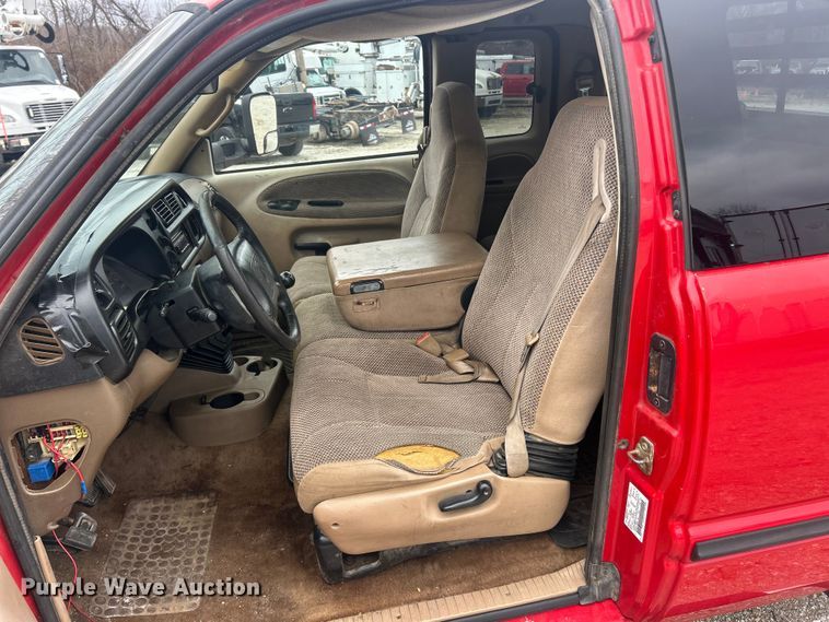 image for item ET6850 2000 Dodge Ram 3500 Ext. Cab flatbed pickup truck