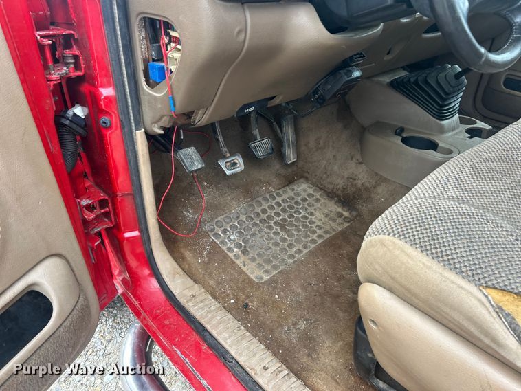 image for item ET6850 2000 Dodge Ram 3500 Ext. Cab flatbed pickup truck