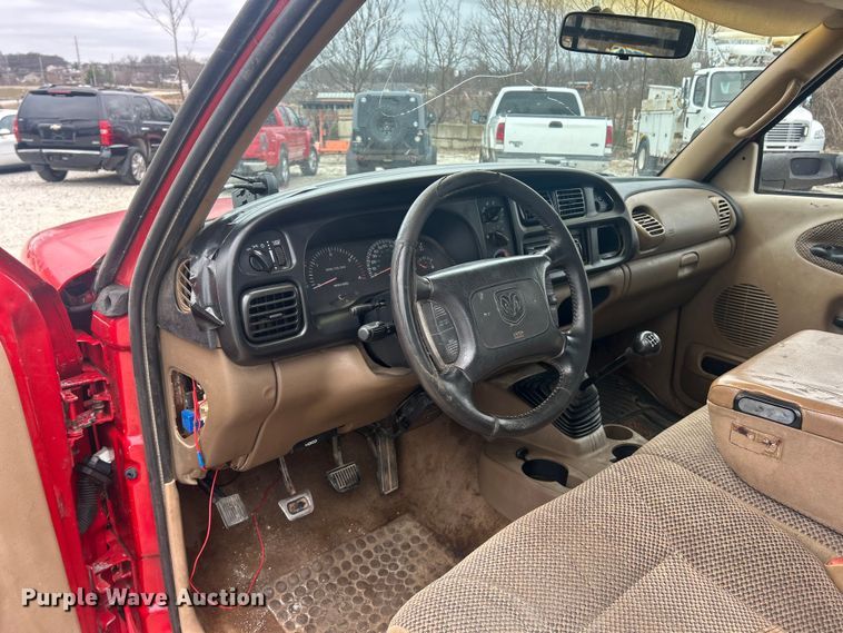 image for item ET6850 2000 Dodge Ram 3500 Ext. Cab flatbed pickup truck