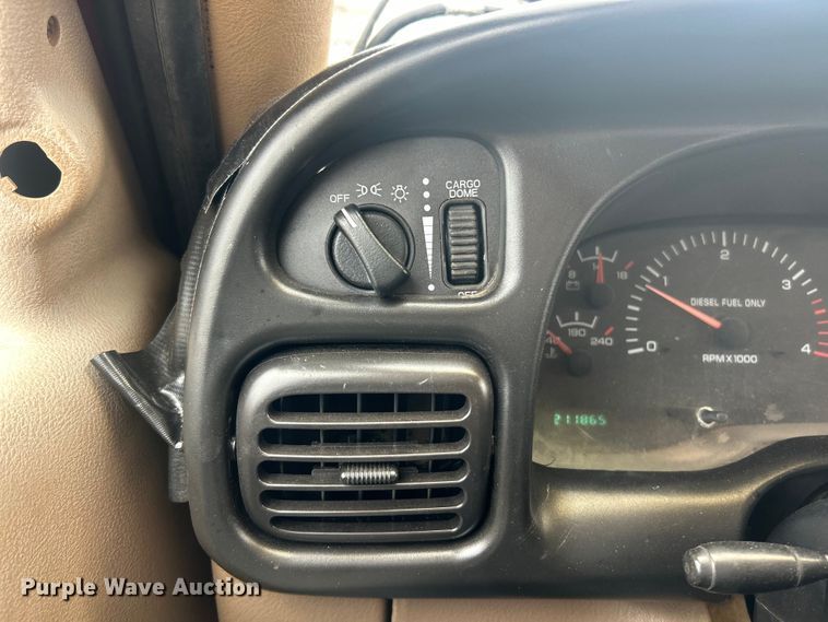 image for item ET6850 2000 Dodge Ram 3500 Ext. Cab flatbed pickup truck