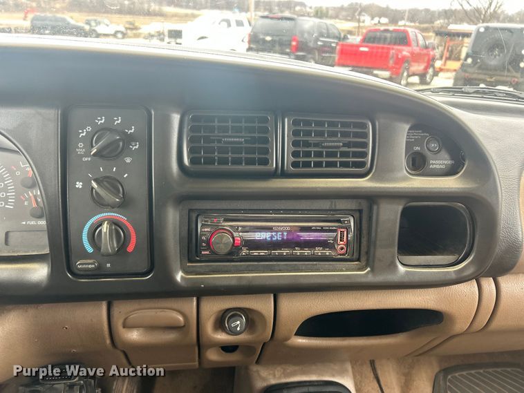 image for item ET6850 2000 Dodge Ram 3500 Ext. Cab flatbed pickup truck