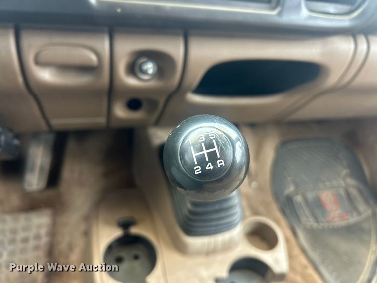 image for item ET6850 2000 Dodge Ram 3500 Ext. Cab flatbed pickup truck