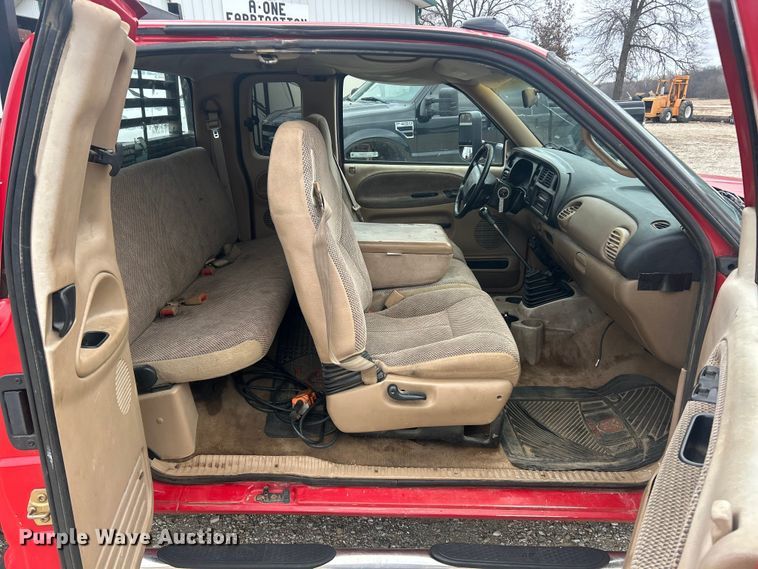 image for item ET6850 2000 Dodge Ram 3500 Ext. Cab flatbed pickup truck