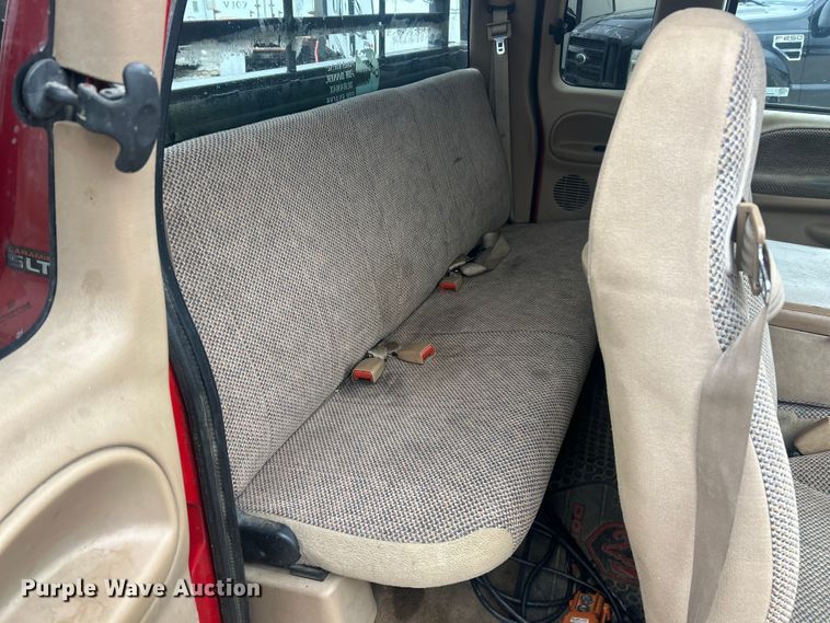 image for item ET6850 2000 Dodge Ram 3500 Ext. Cab flatbed pickup truck