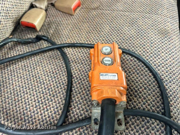 image for item ET6850 2000 Dodge Ram 3500 Ext. Cab flatbed pickup truck