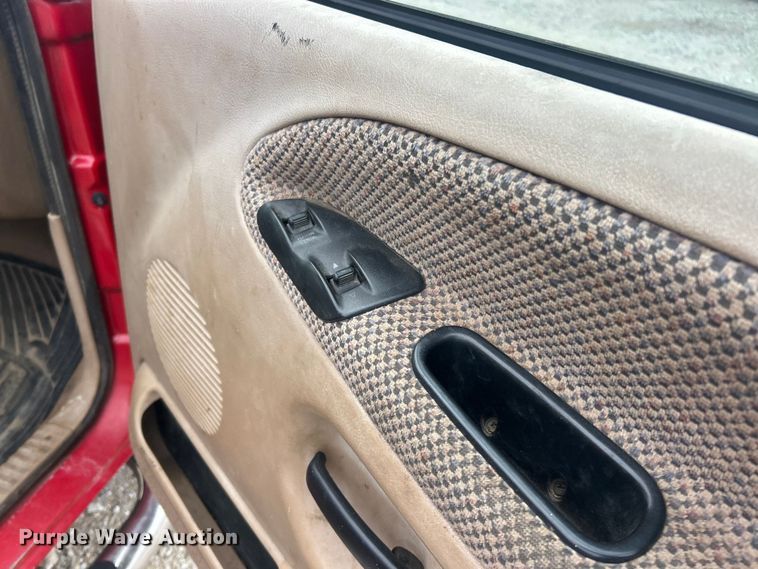 image for item ET6850 2000 Dodge Ram 3500 Ext. Cab flatbed pickup truck