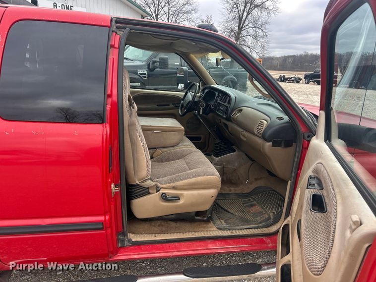 image for item ET6850 2000 Dodge Ram 3500 Ext. Cab flatbed pickup truck