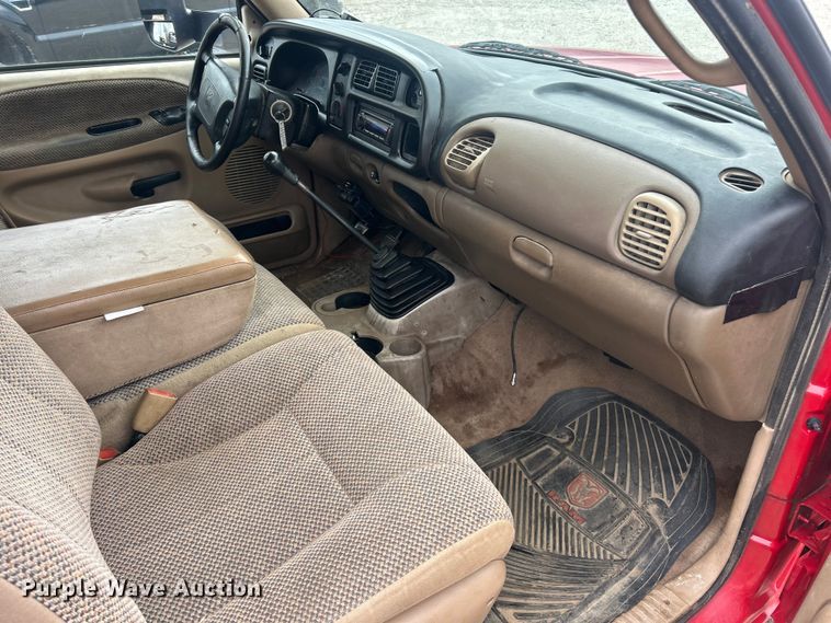 image for item ET6850 2000 Dodge Ram 3500 Ext. Cab flatbed pickup truck