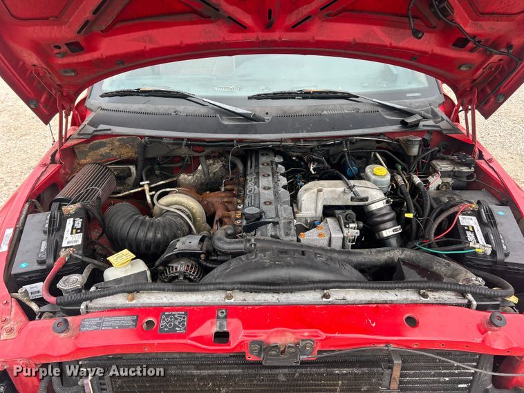 image for item ET6850 2000 Dodge Ram 3500 Ext. Cab flatbed pickup truck