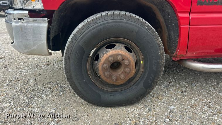 image for item ET6850 2000 Dodge Ram 3500 Ext. Cab flatbed pickup truck