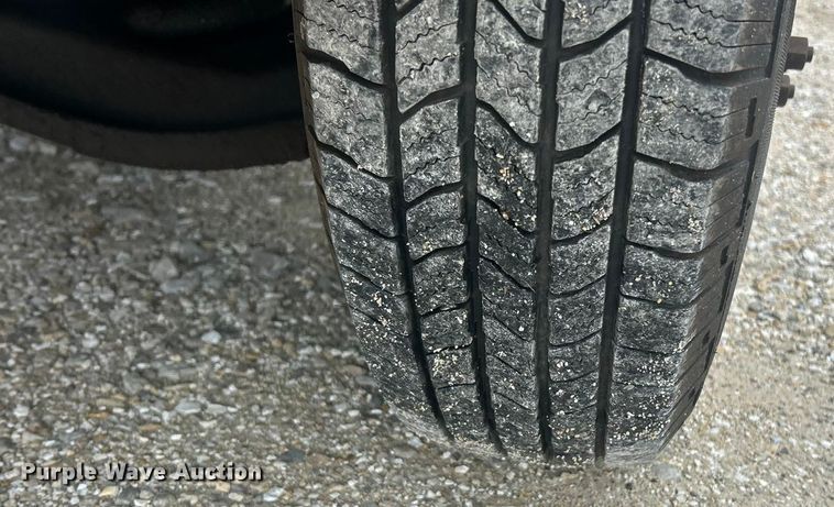 image for item ET6850 2000 Dodge Ram 3500 Ext. Cab flatbed pickup truck