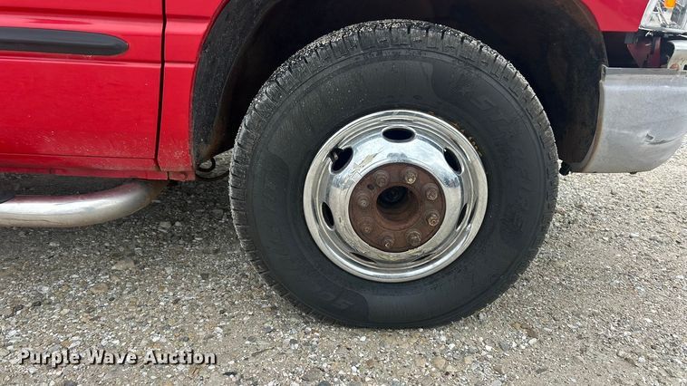 image for item ET6850 2000 Dodge Ram 3500 Ext. Cab flatbed pickup truck