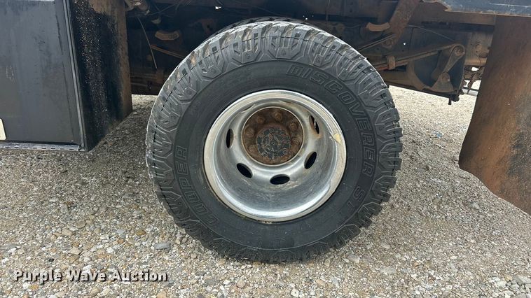 image for item ET6850 2000 Dodge Ram 3500 Ext. Cab flatbed pickup truck