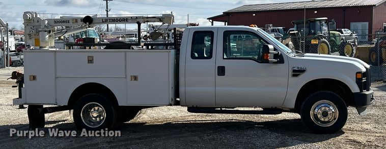 image for item ET6851 2009 Ford  F350 Super Duty  Ext. Cab utility bed pickup truck