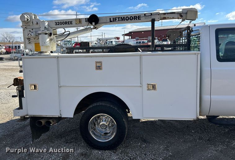 image for item ET6851 2009 Ford  F350 Super Duty  Ext. Cab utility bed pickup truck