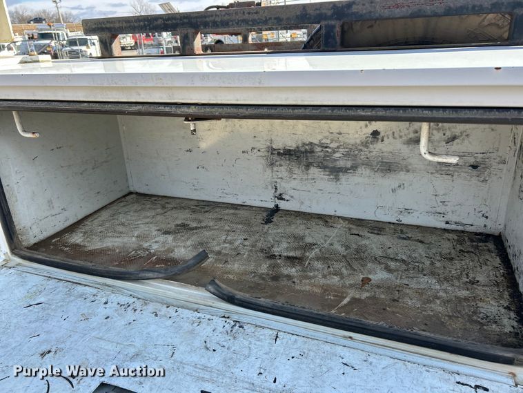 image for item ET6851 2009 Ford  F350 Super Duty  Ext. Cab utility bed pickup truck