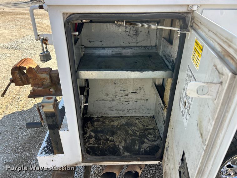 image for item ET6851 2009 Ford  F350 Super Duty  Ext. Cab utility bed pickup truck